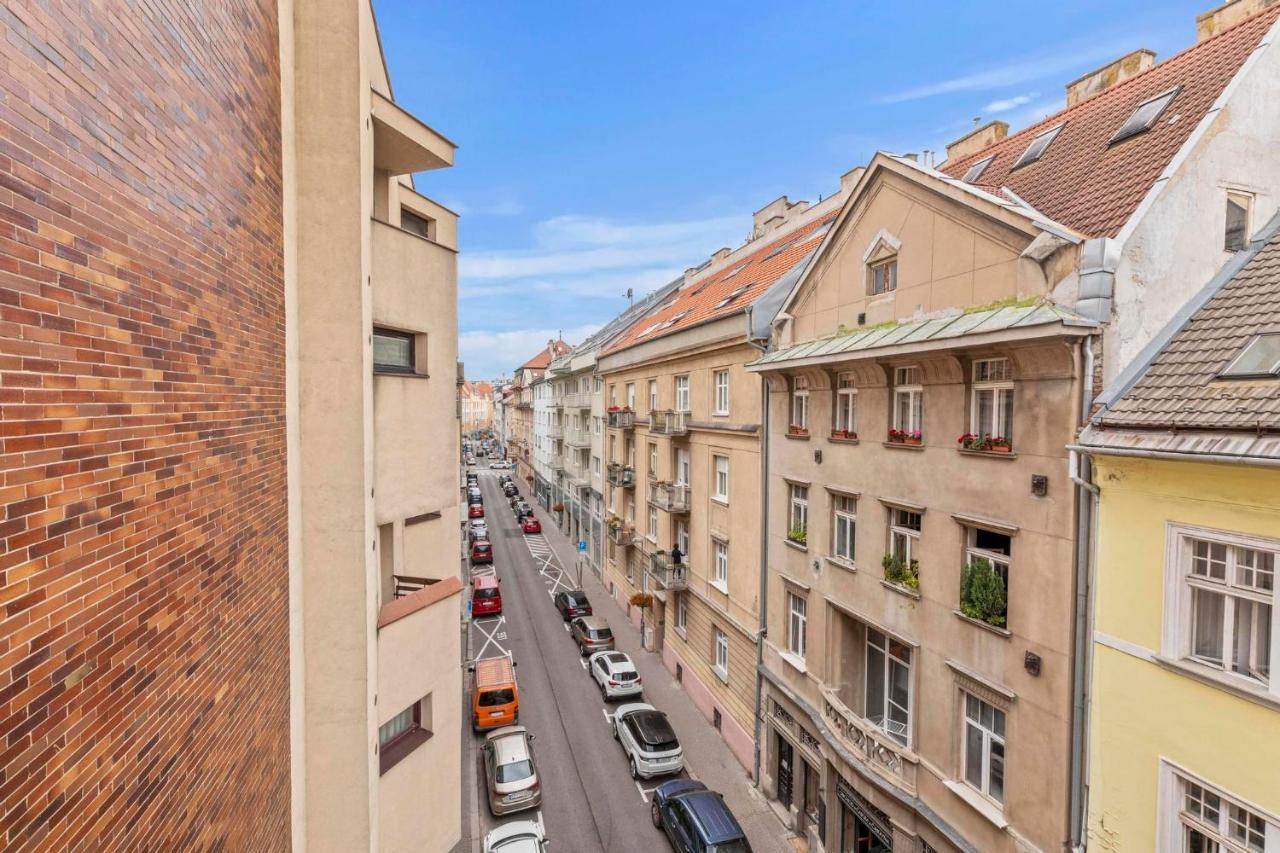 Elegant City Escape - Modern & Central Bratislava Exterior foto